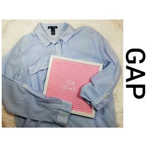 GAP PINSTRIPE BUTTON UP SHIRT